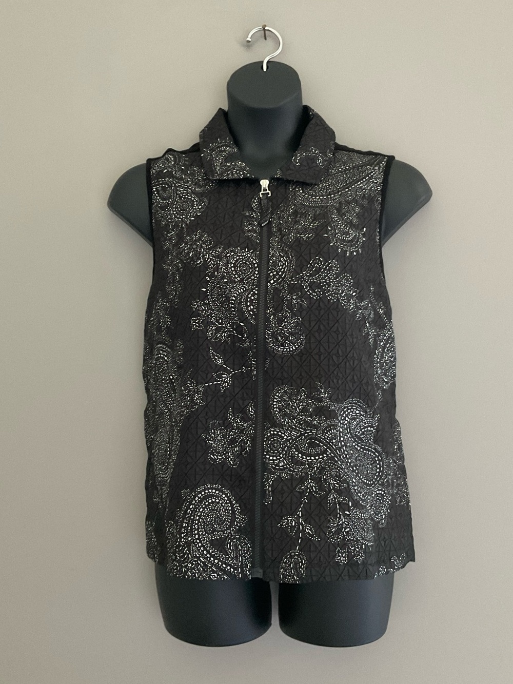 Chicos, NWT, Black & Silver Vest